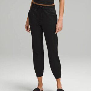 Lululemon Soft Jersey Classic-Fit Mid-Rise 7/8 Jogger in Black, Size 8